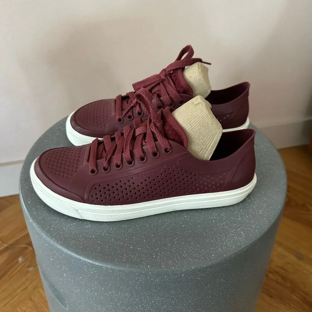 CROCS Burgundy Sneakers - Picture 4 of 5
